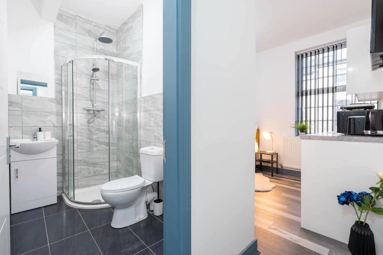 شقة برمنغهام  في Autumn Oasis - Chic Studio In West Midlands المظهر الخارجي الصورة